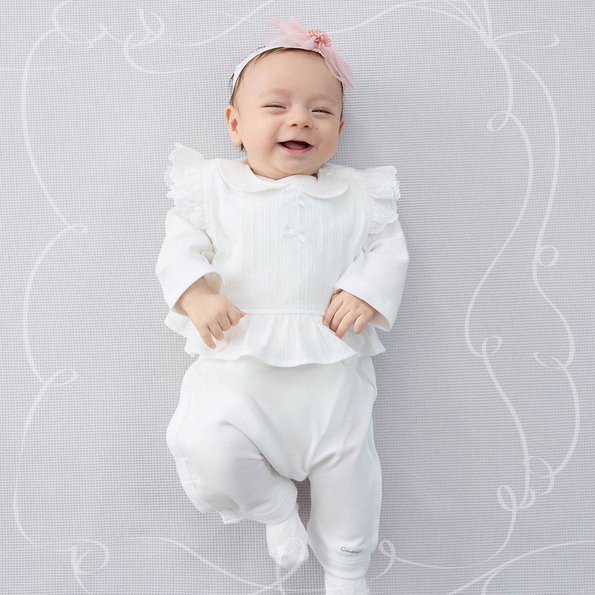 お宮参りやお食い初めなど、記念日を彩る退院着・セレモニーウェア。