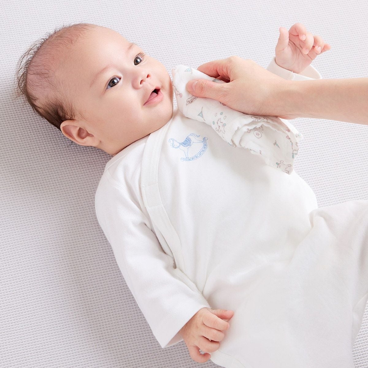 やわらか6重ガーゼハンカチ2枚組 | コンビミニ公式ストア